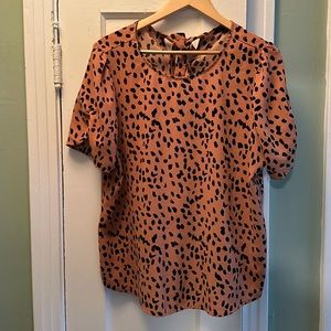 Patterned blouse. Size large.
